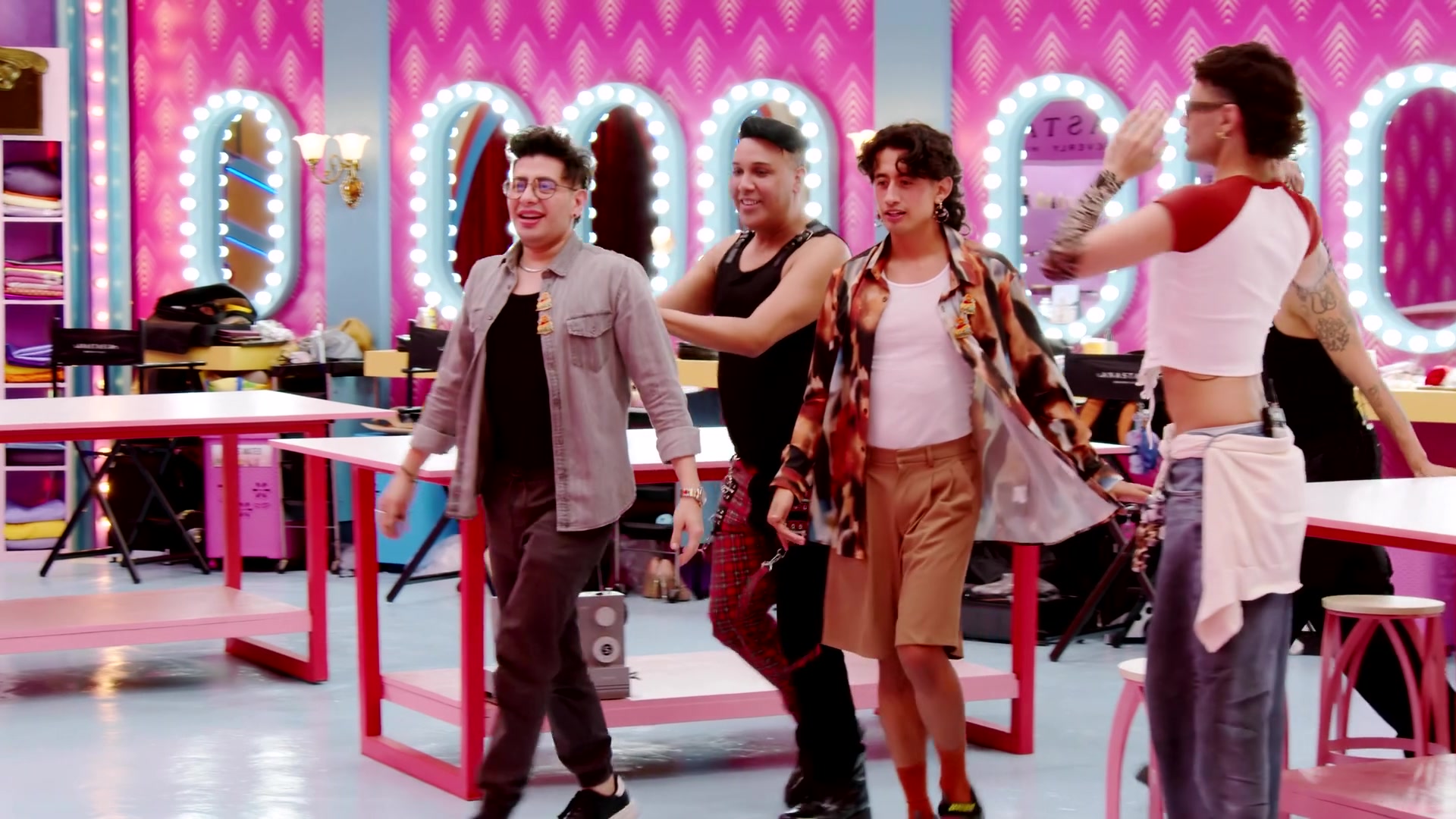 Drag.Race.Mexico.Latina.Royale.S01E09.1080p.WOWP.WEB-DL.Dual-Audio.AAC2.0.H.264-TRB