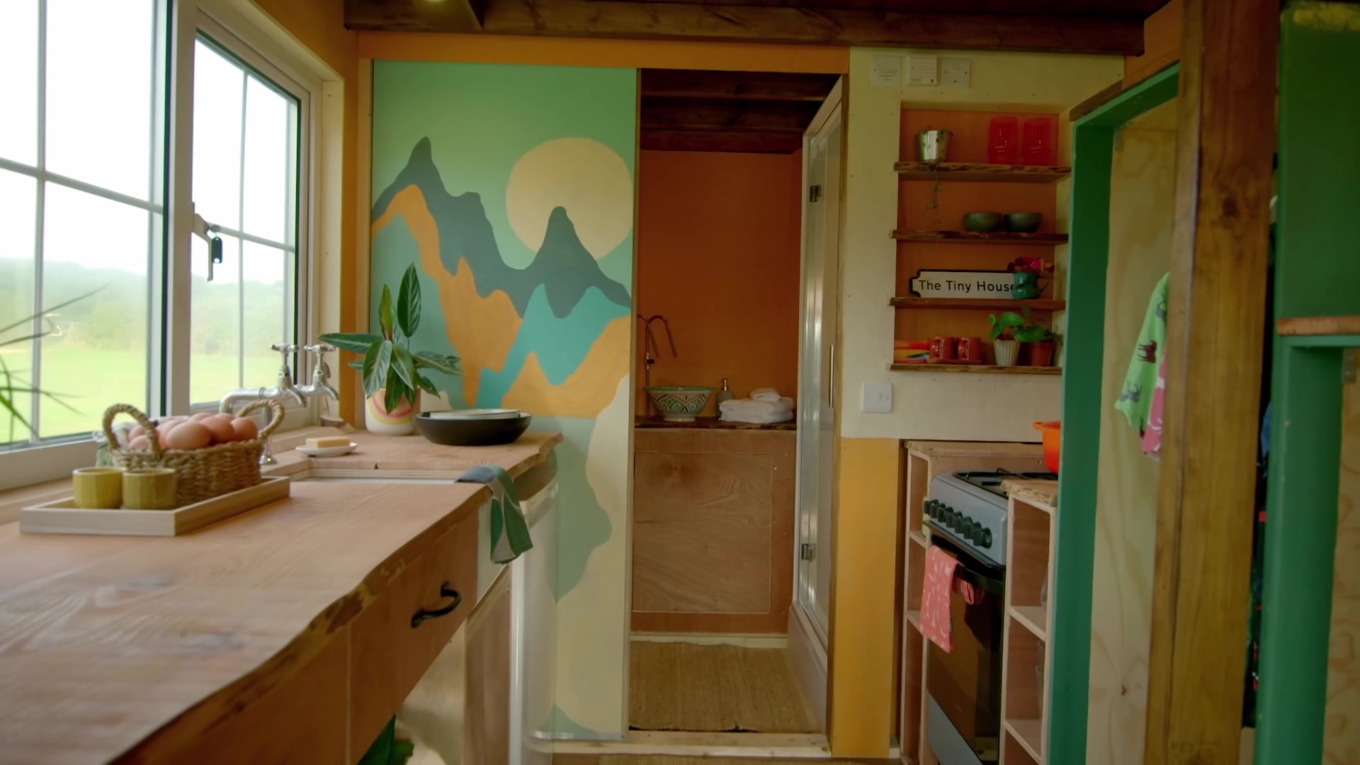 George.Clarkes.Amazing.Spaces.S01E01.First.Homes.1080p.HDTV.H264-TRB