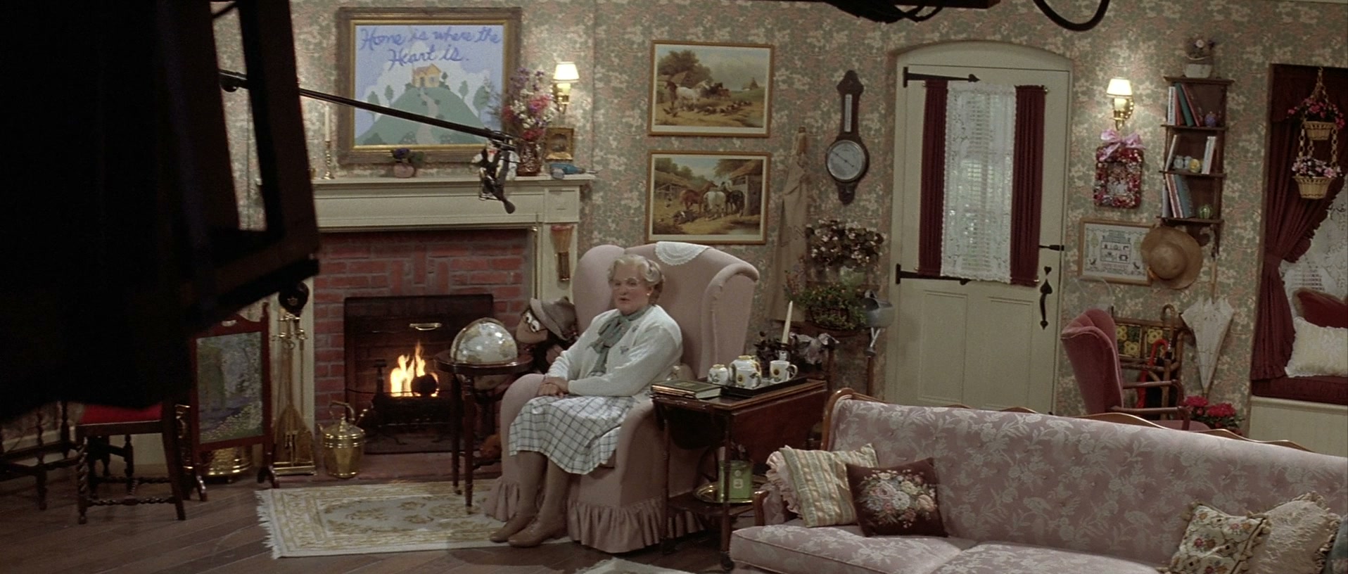 Mrs.Doubtfire.1993.1080p.BluRay.DDP.5.1.x264-TRB