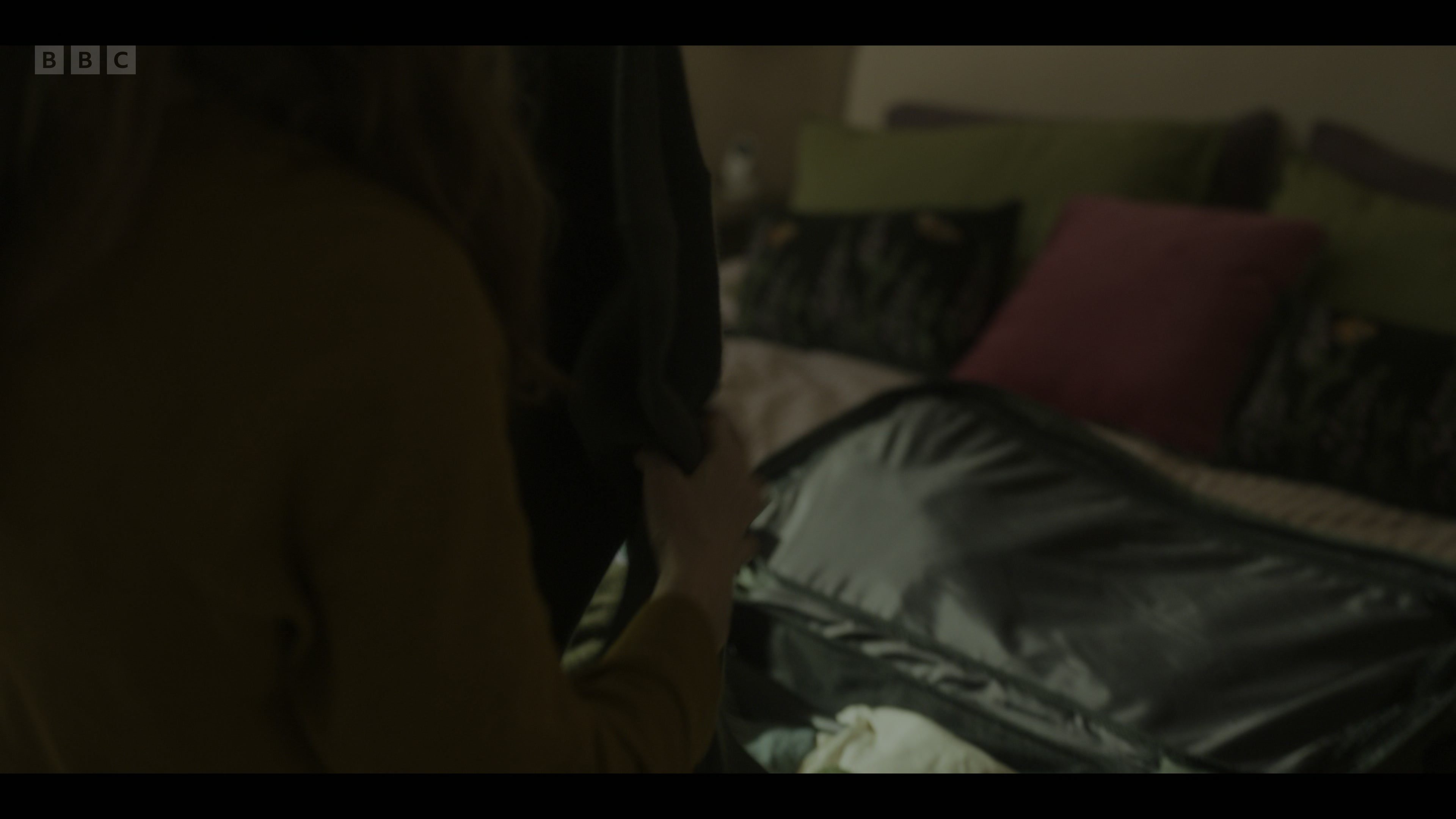 Vigil.S03E01.HLG.2160p.WEB.H265-TRB