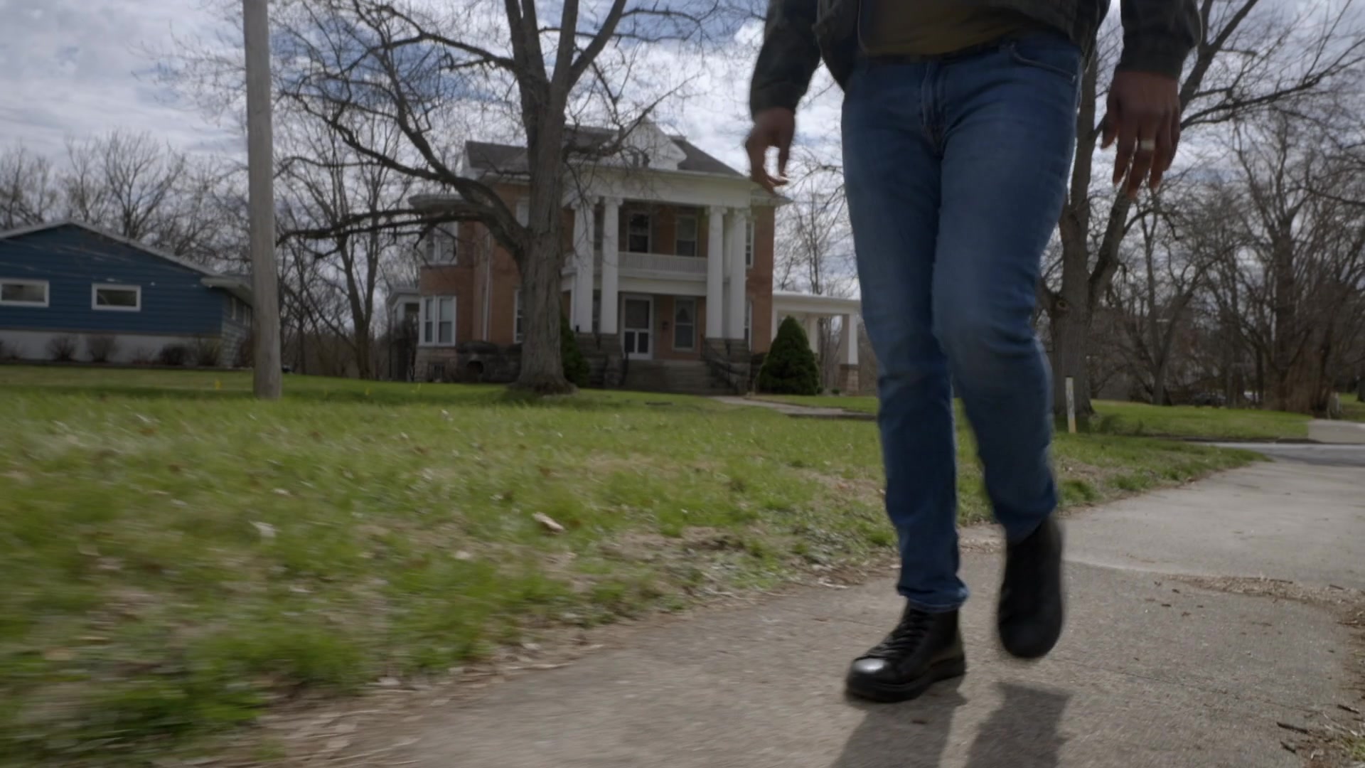 A.Very.Haunted.Renovation.S01E01.1080p.AMZN.WEB-DL.DDP2.0.H.264-TRB