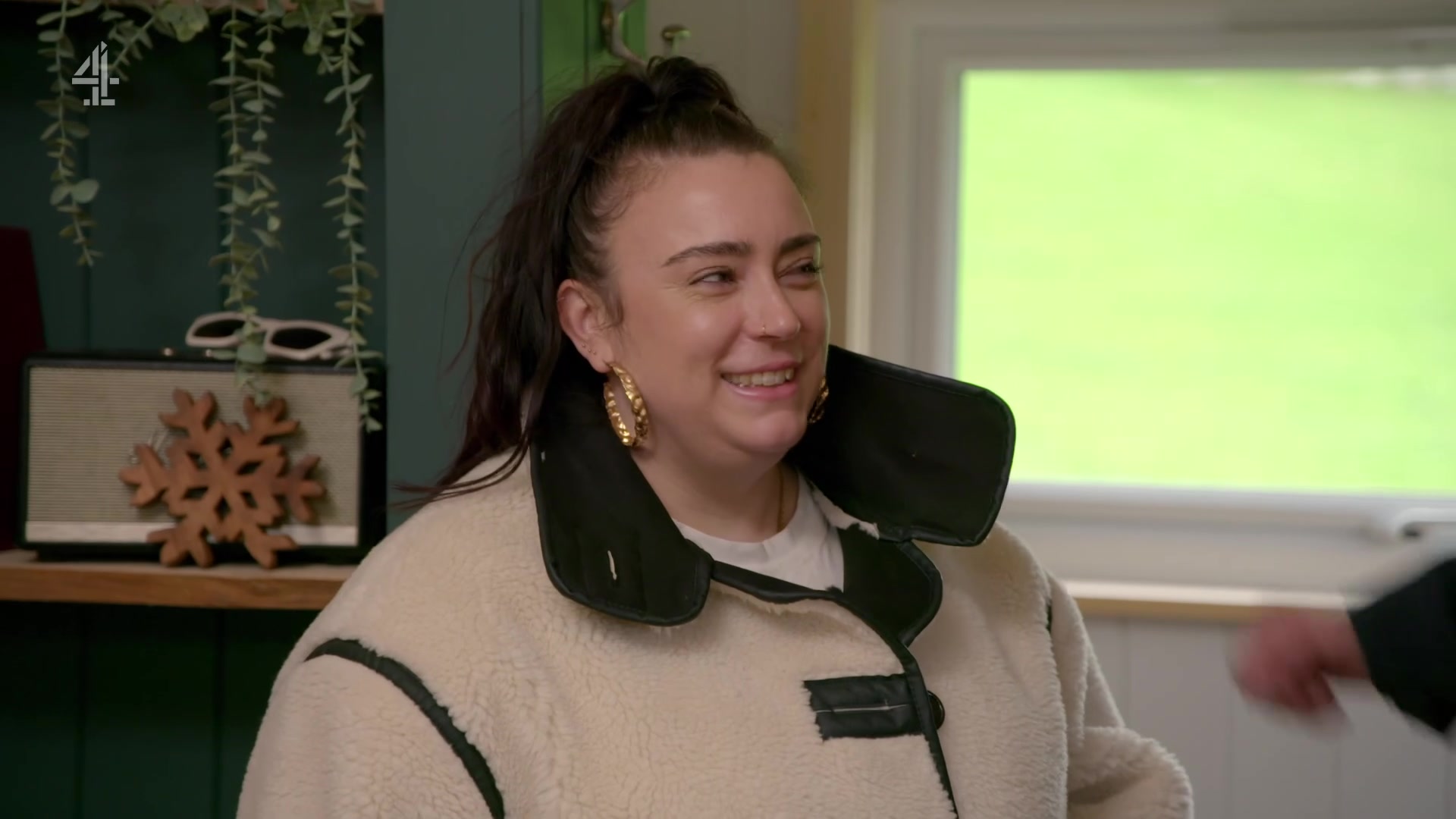 George.Clarkes.Amazing.Spaces.S01E01.First.Homes.1080p.HDTV.H264-TRB