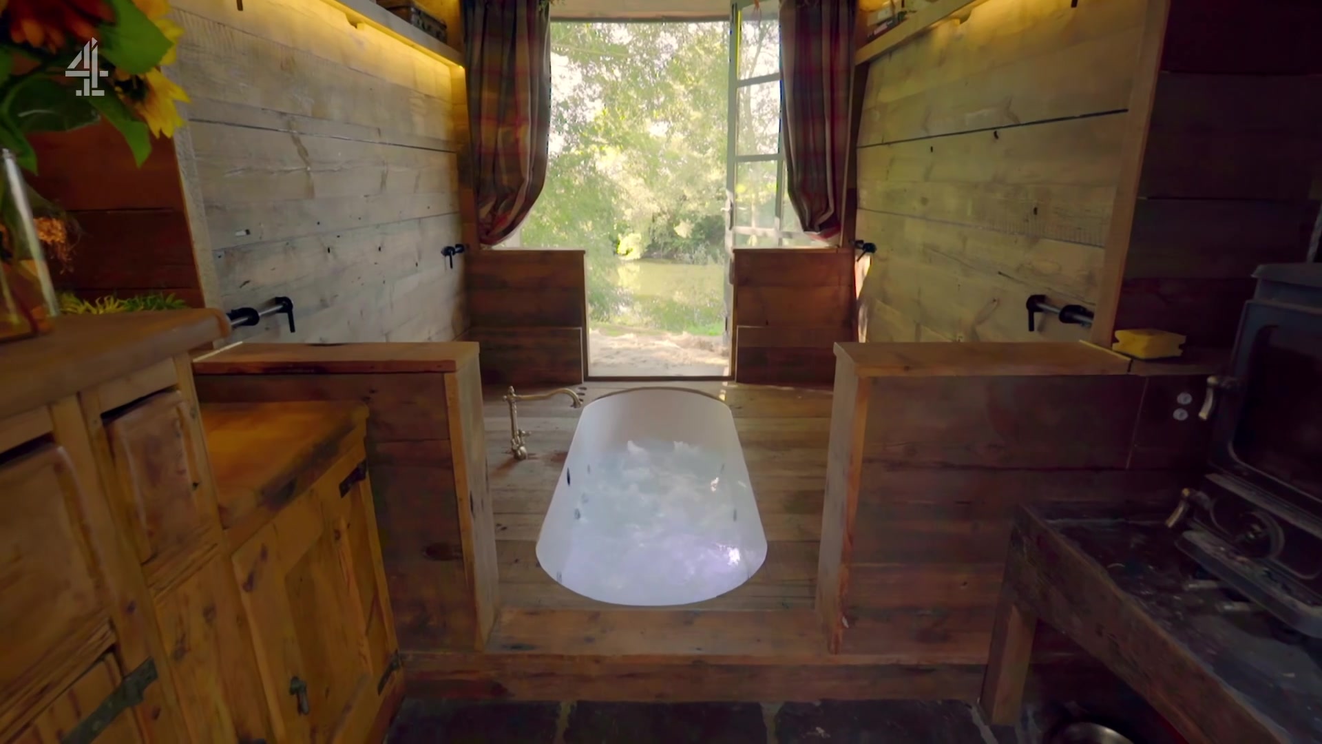 George.Clarkes.Amazing.Spaces.S01E01.First.Homes.1080p.HDTV.H264-TRB